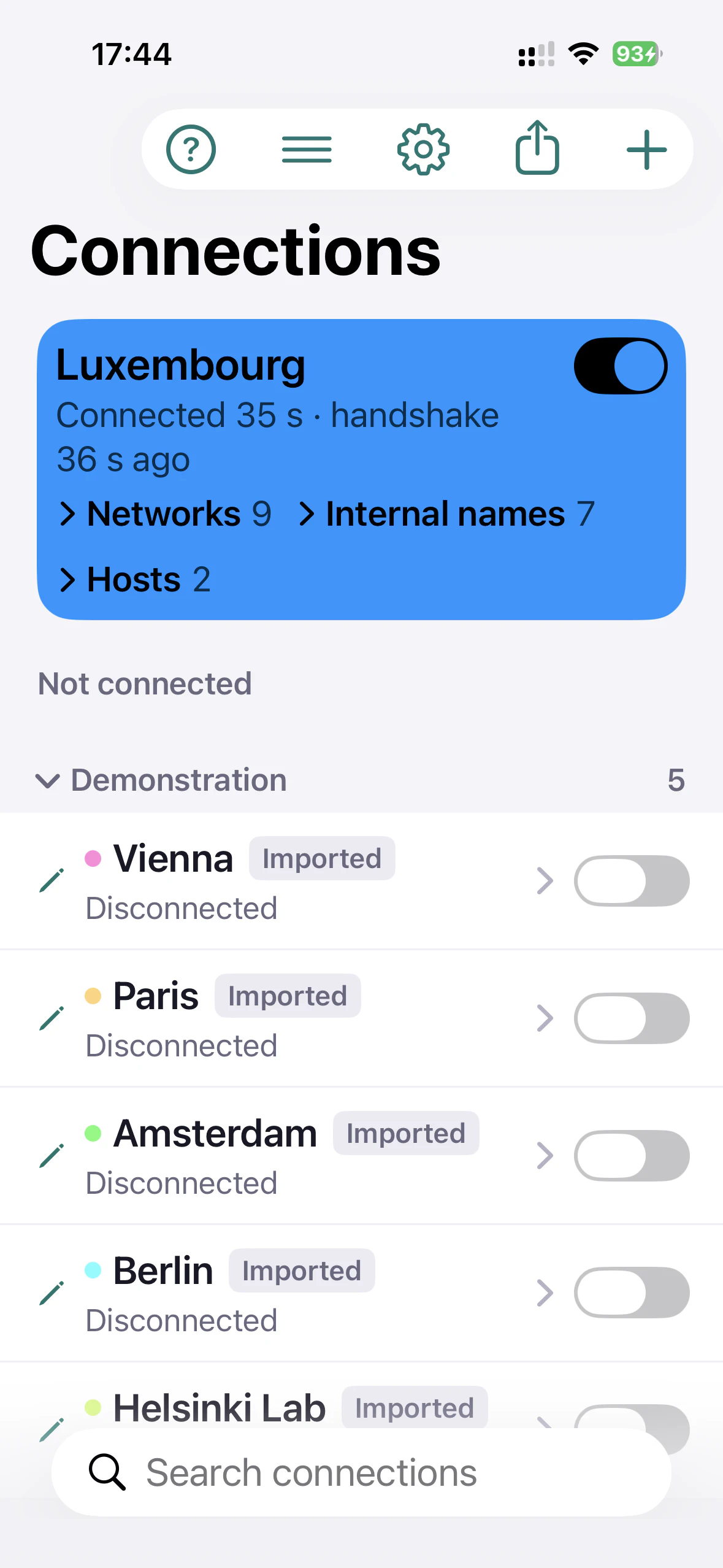 Paart on iPhone: the same library, Luxembourg connected, the Demonstration group below.