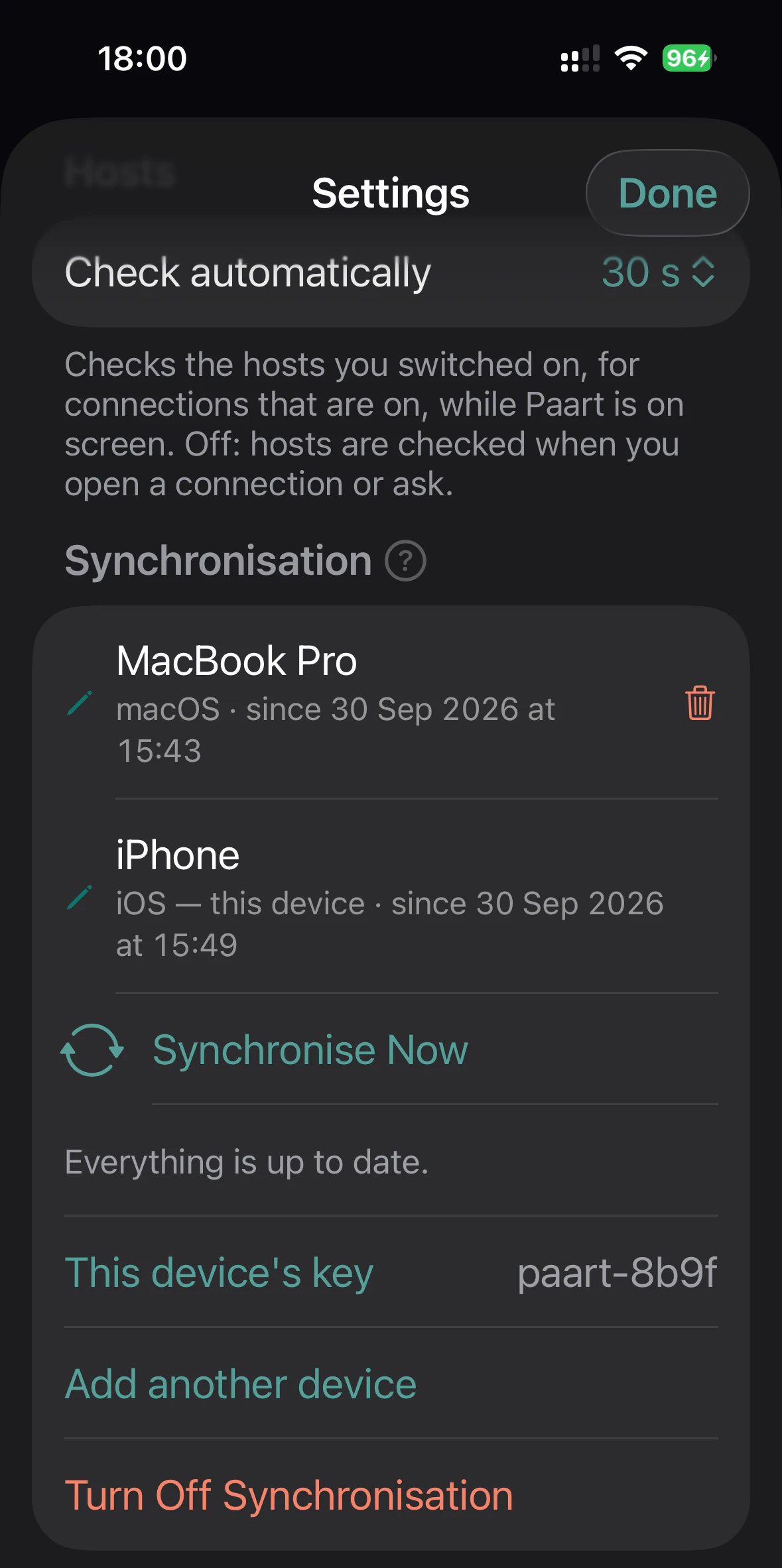 Paart Settings on iPhone: Synchronisation, listing a MacBook Pro and this iPhone, with Synchronise Now and “Everything is up to date.”